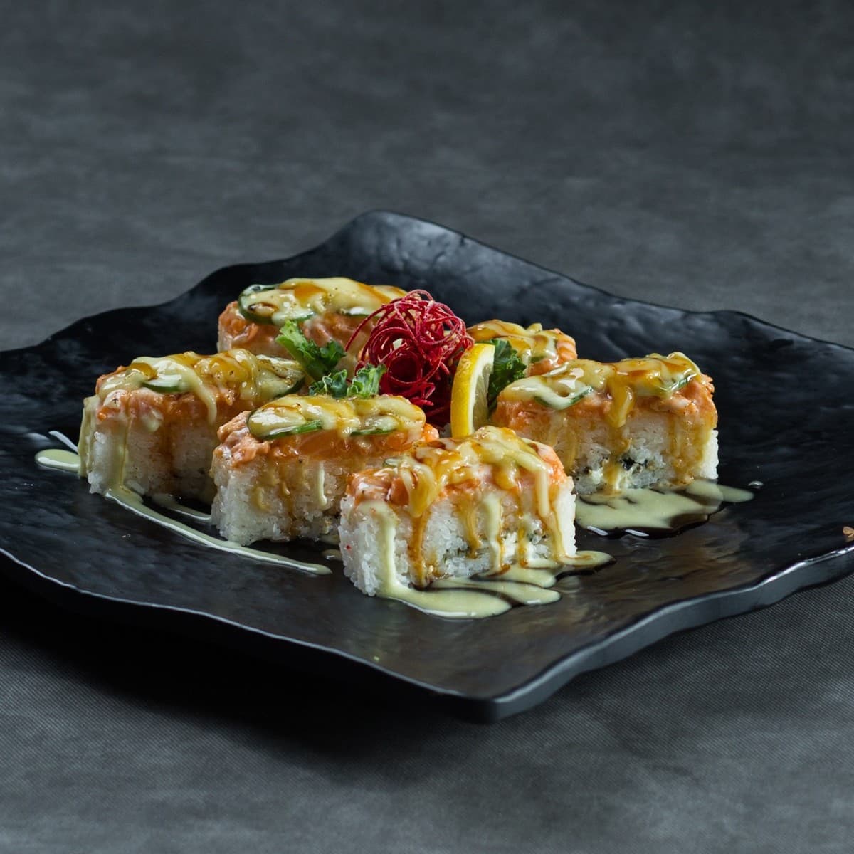 Aburi_Oshi_Salmon_Battera